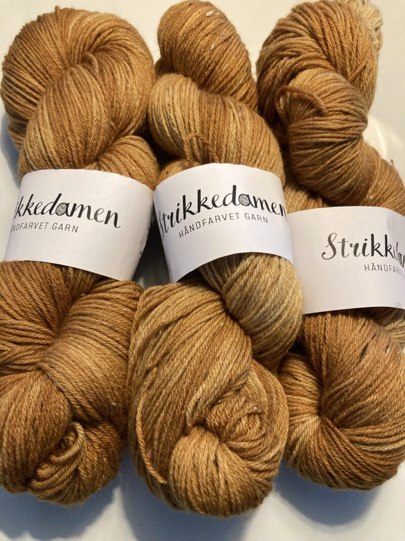 Strikkedamen No.1    Camel